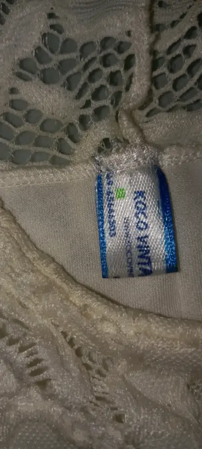 Vestido de encaje blanco elegante - miniatura 3