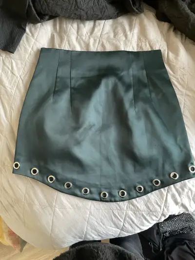 Falda corta verde con ojales Zara - miniatura 2