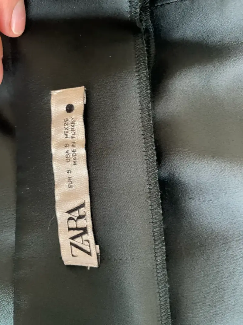 Falda corta verde con ojales Zara - 3