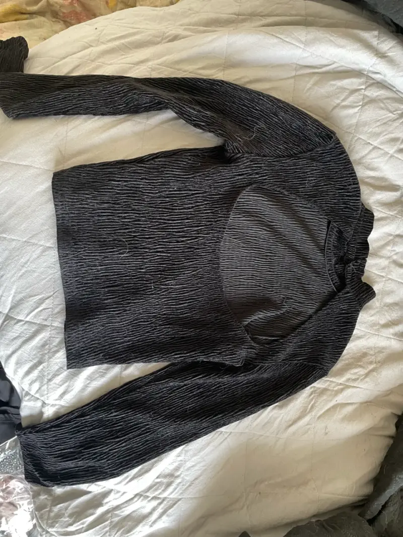 Polera de manga larga negra plisada - 2