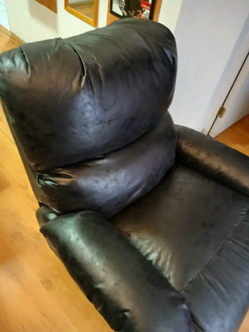 Sillón reclinable de cuero negro en buen estado - 5