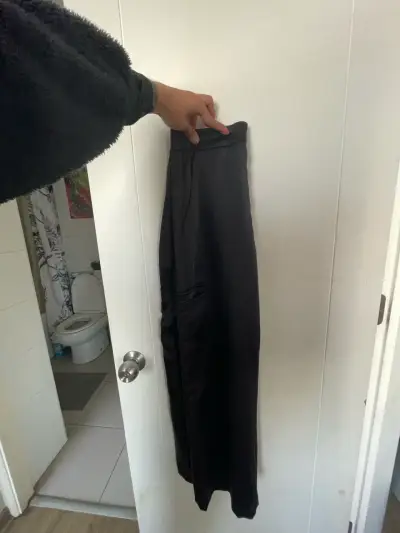 Pantalones negros de satén Stradivarius - miniatura 1