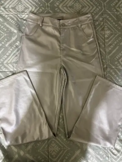 Pantalones plateados talla 36 en buen estado - miniatura 2