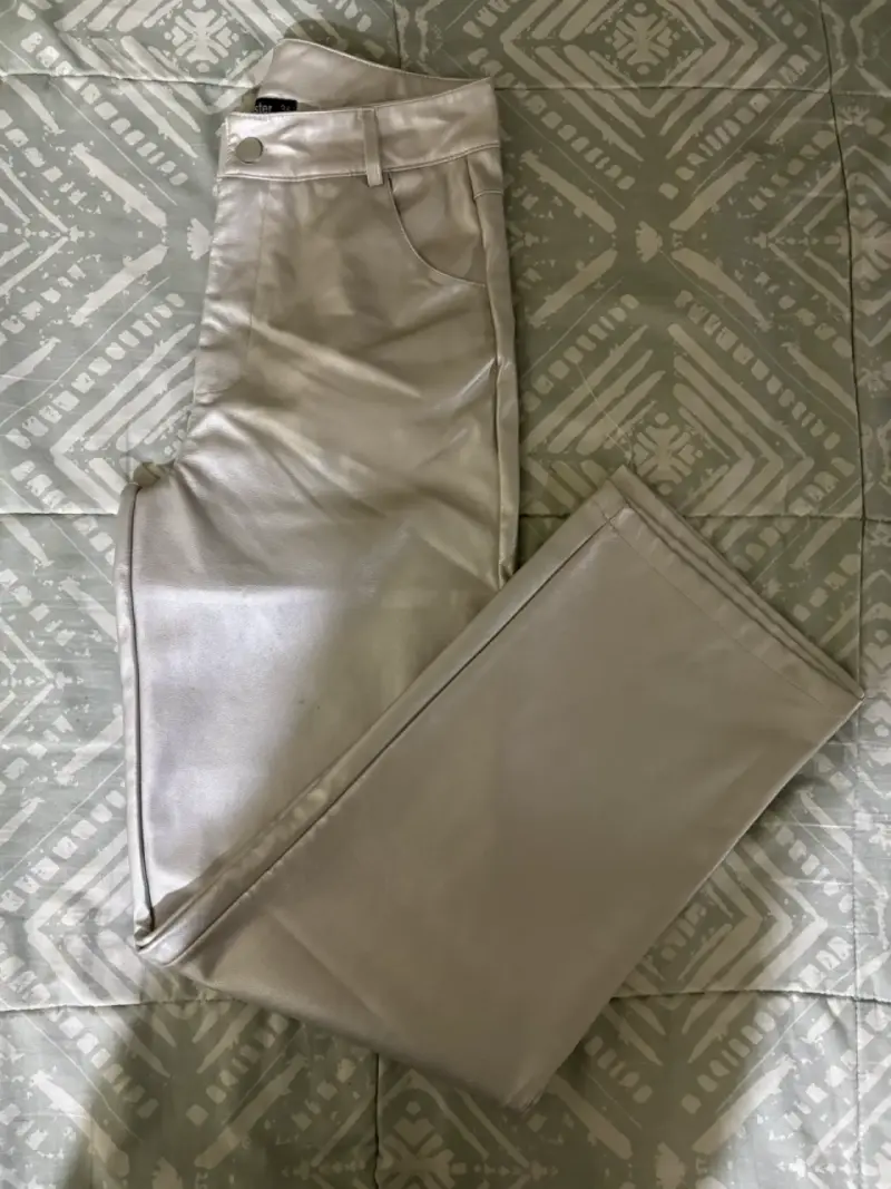 Pantalones plateados talla 36 en buen estado - 4