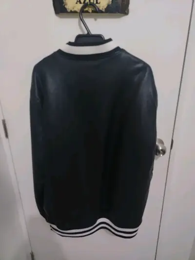 Chaqueta estilo varsity negra Brooklyn 98 - miniatura 2