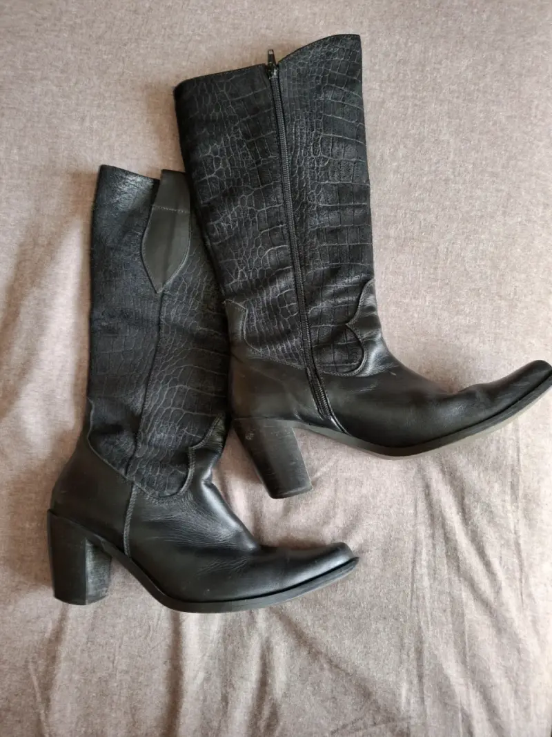 Botas de cuero negras con tacón alto - 1