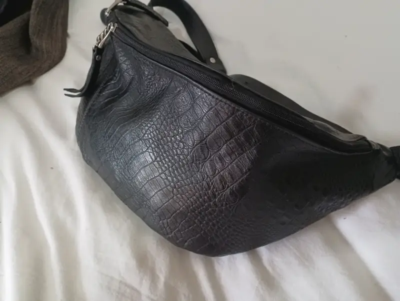 Banano XL negro de cuero con textura - 2