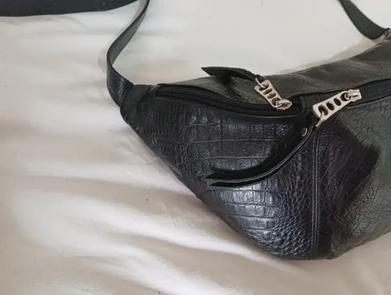 Banano XL negro de cuero con textura - 3
