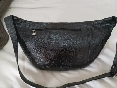 Banano XL negro de cuero con textura - miniatura 4