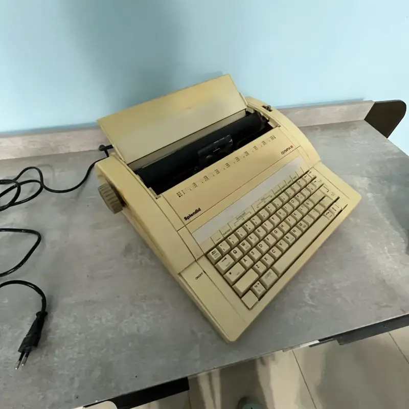 Máquina de Escribir Eléctrica Olympia Splendid - 3