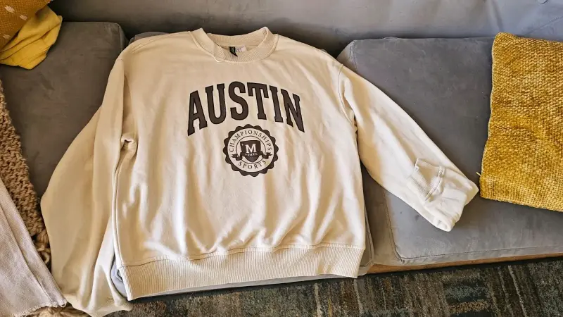 Polerón beige con estampado Austin