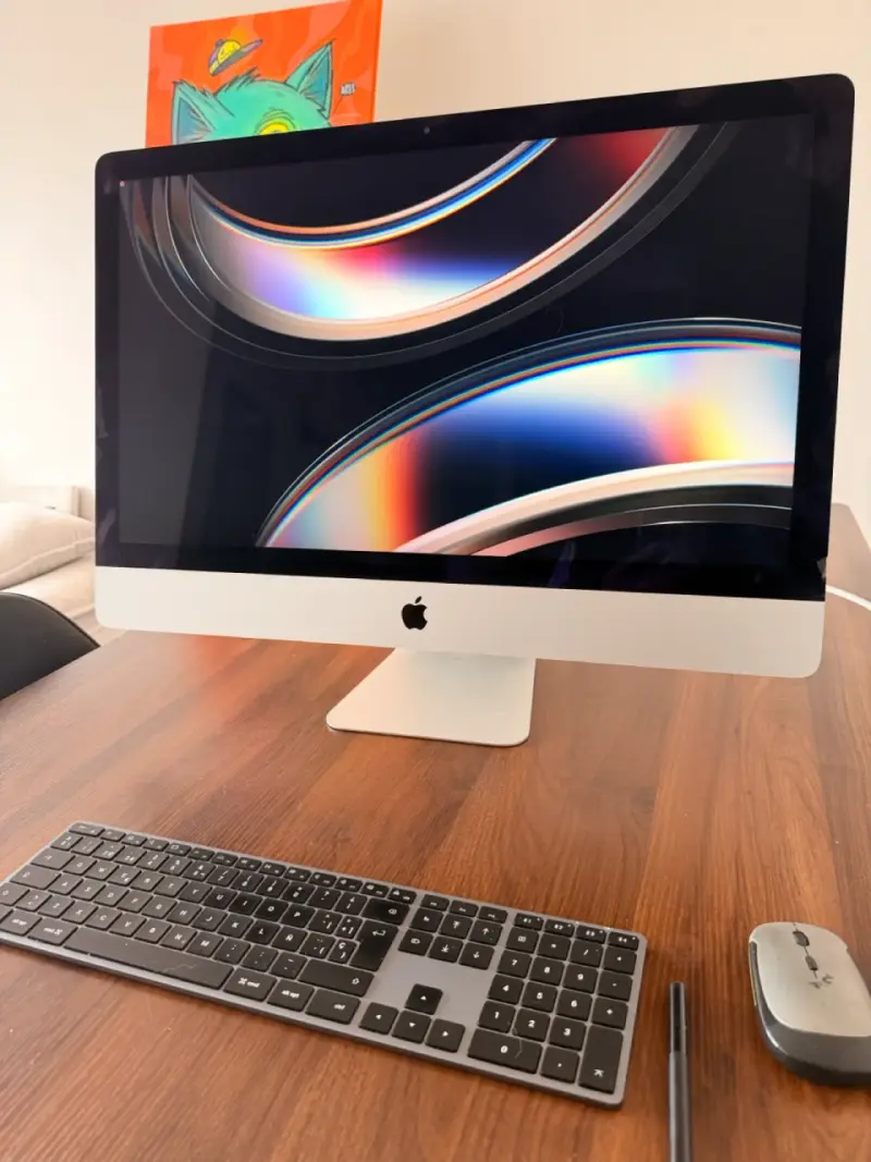 iMac de 27 pulgadas con teclado y mouse - 1