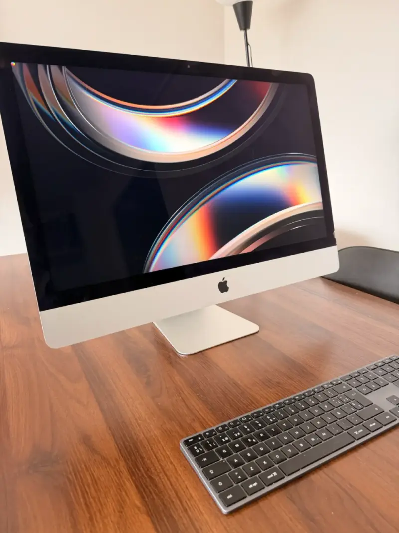 iMac de 27 pulgadas con teclado y mouse - 2