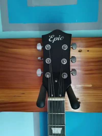 Guitarra eléctrica Epic Les Paul con amplific - miniatura 2