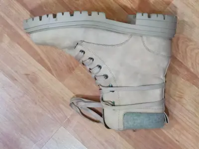 Botas de cuero beige con forro cálido 40/41 - miniatura 2
