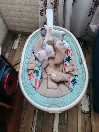 Silla mecedora para bebé con juguetes colgantes - miniatura 1