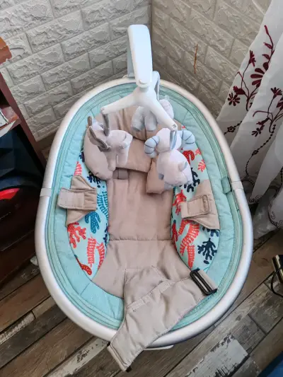 Silla mecedora para bebé con juguetes colgantes - miniatura 3