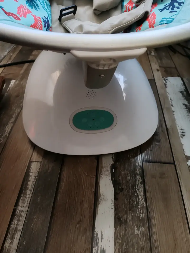 Silla mecedora para bebé con juguetes colgantes - 4