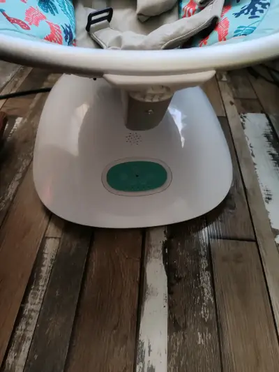 Silla mecedora para bebé con juguetes colgantes - miniatura 4