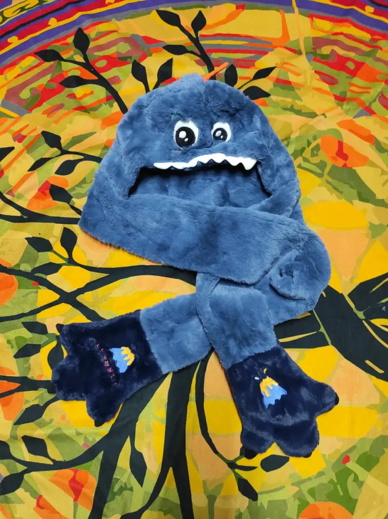 Gorro bufanda de peluche azul con diseño de monstruo