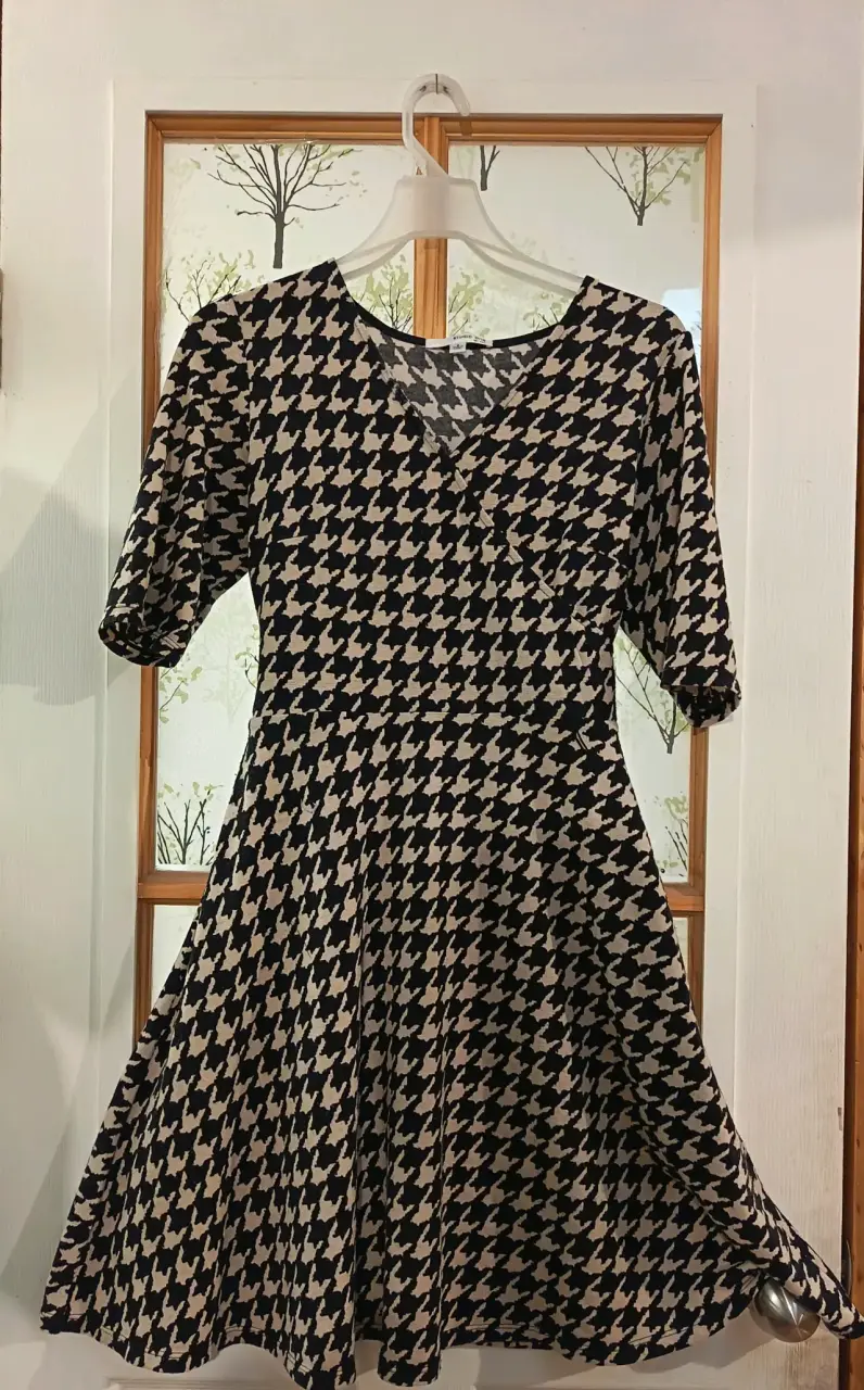 Vestido de mujer estampado. - 2