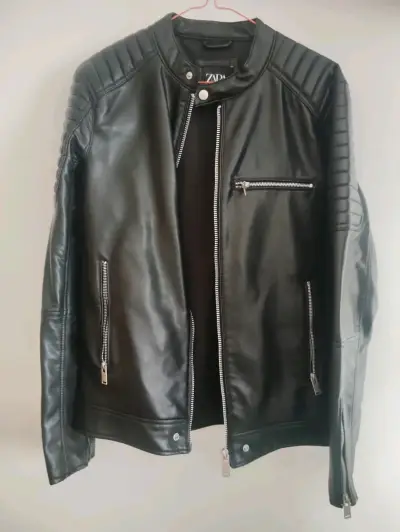 Chaqueta de cuero negra Zara estilo biker - miniatura 1