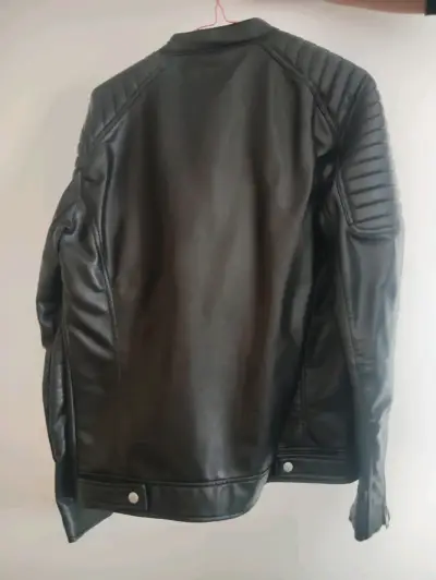 Chaqueta de cuero negra Zara estilo biker - miniatura 2