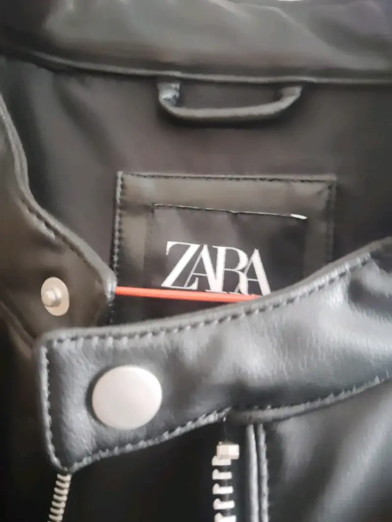 Chaqueta de cuero negra Zara estilo biker - 3