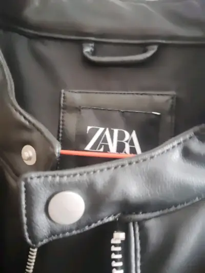 Chaqueta de cuero negra Zara estilo biker - miniatura 3