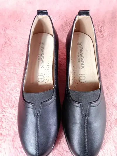 Mocasín de cuero con tacón medio - miniatura 2