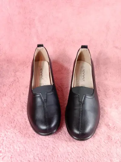 Mocasín de cuero con tacón medio - miniatura 5