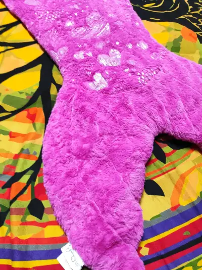 Manta de sirena infantil rosa con corazones - miniatura 2
