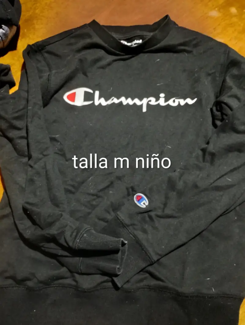 Polerón negro Champion talla M niño