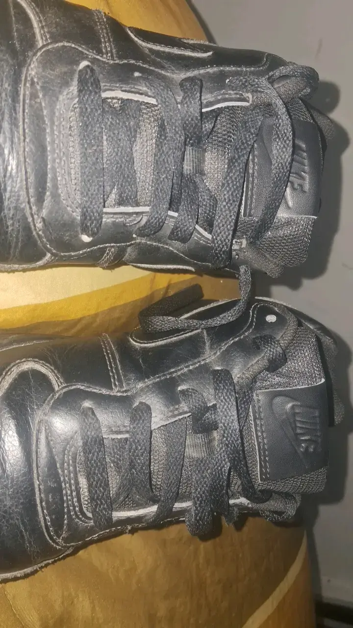 Zapatillas deportivas negras Nike en buen estado - 2