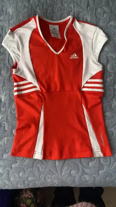 Polera deportiva roja Adidas para mujer - miniatura 1