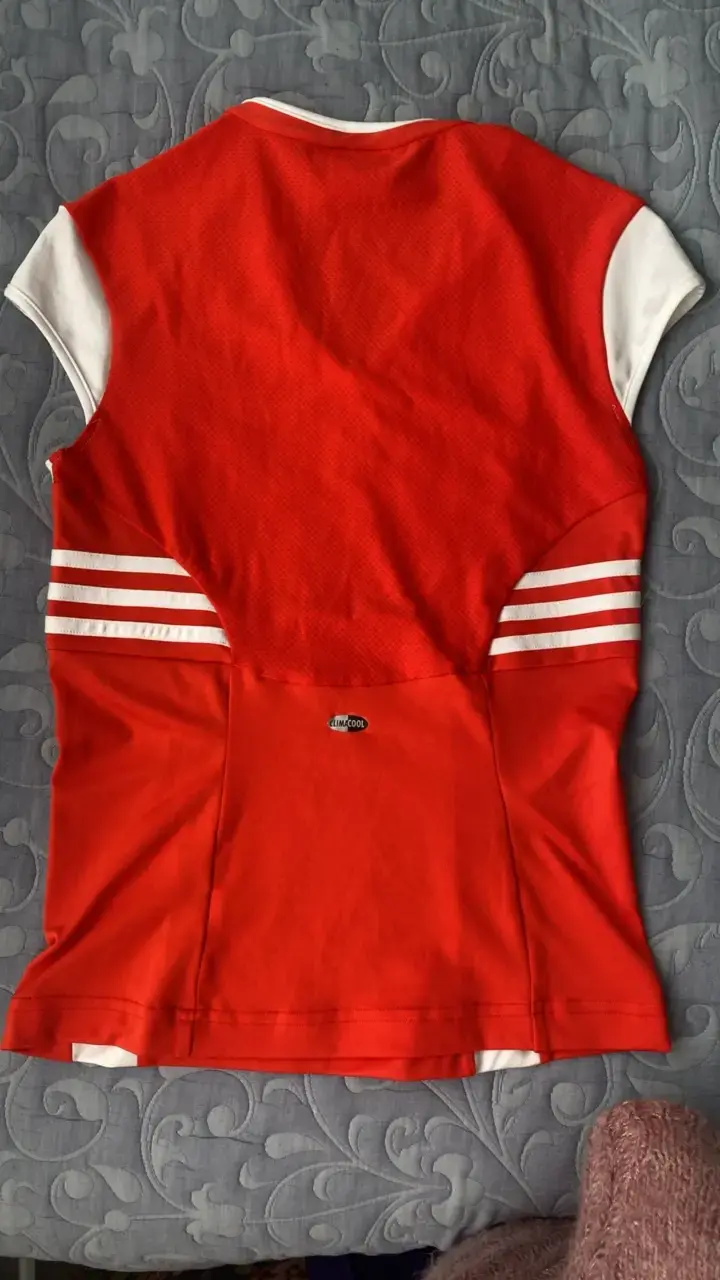 Polera deportiva roja Adidas para mujer - 4