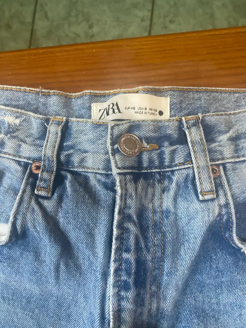 Jeans de mezclilla azul Zara para mujer - 1