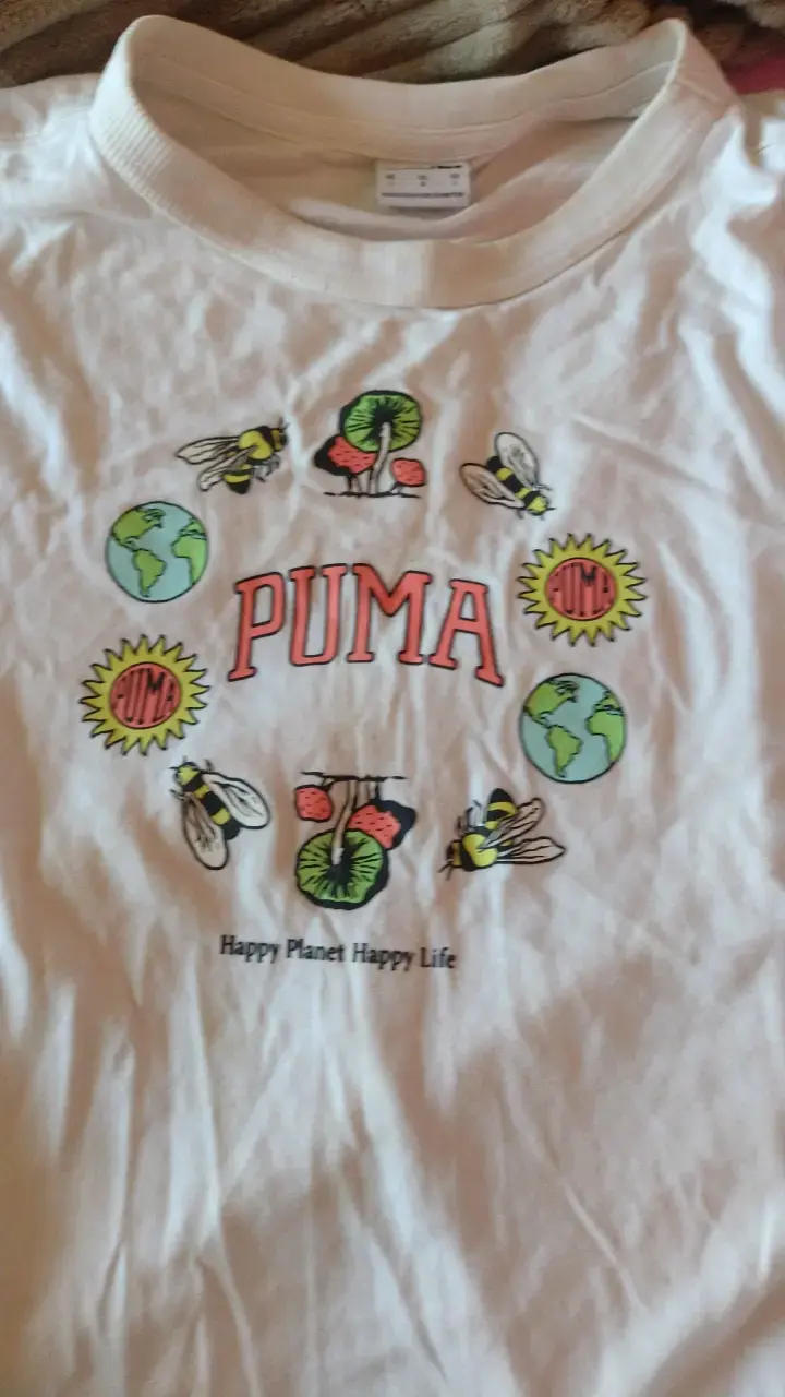 Polera blanca Puma con diseño ecológico