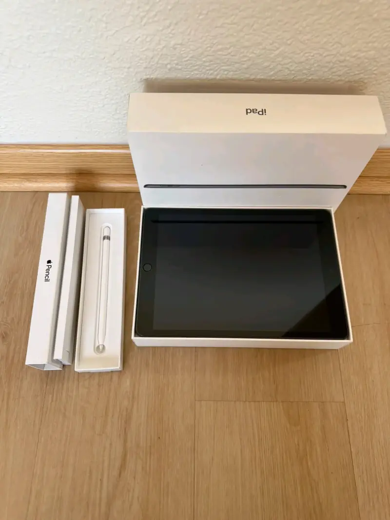 iPad con Apple Pencil en caja original - 1