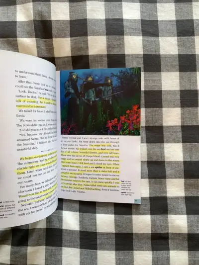 Libro Twenty Thousand Leagues Under the Sea - miniatura 2