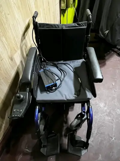 Silla de ruedas eléctrica plegable HS-6500 - miniatura 2