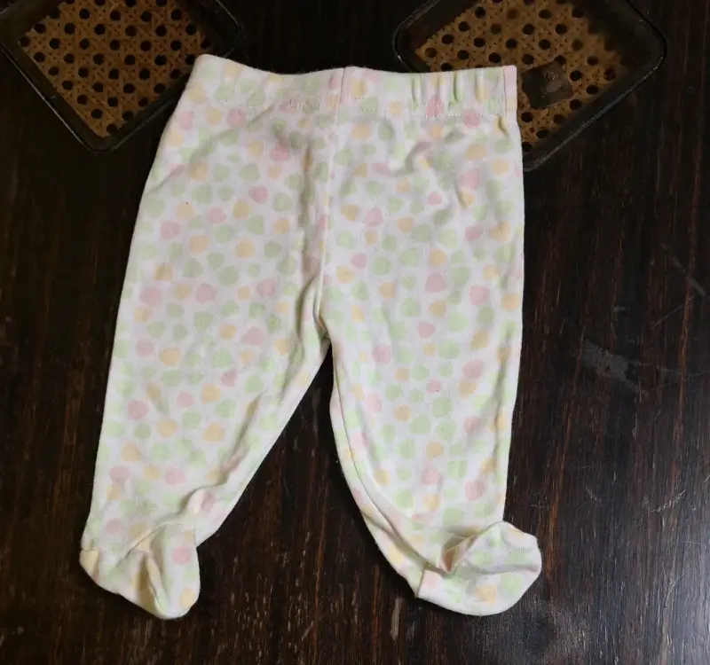Pantalones de bebé con piecitos estampados - 1