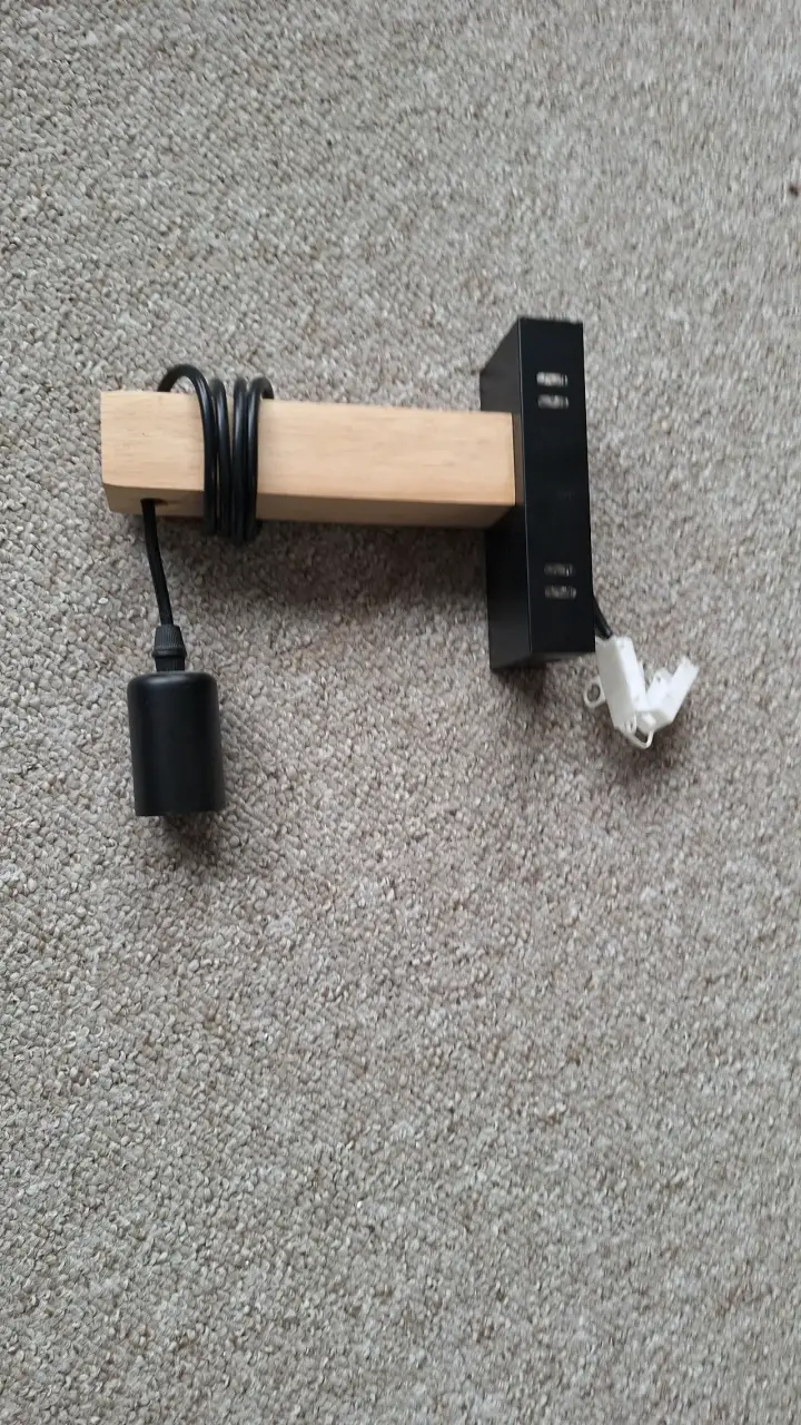 Lámpara de pared moderna de madera y metal - 1