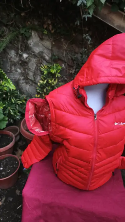 Chaqueta Columbia roja con capucha para mujer - miniatura 3