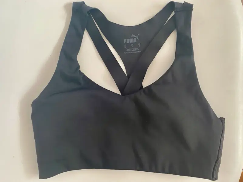 Top deportivo negro Puma con tirantes cruzados - 1