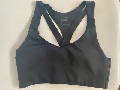 Top deportivo negro Puma con tirantes cruzados - miniatura 1