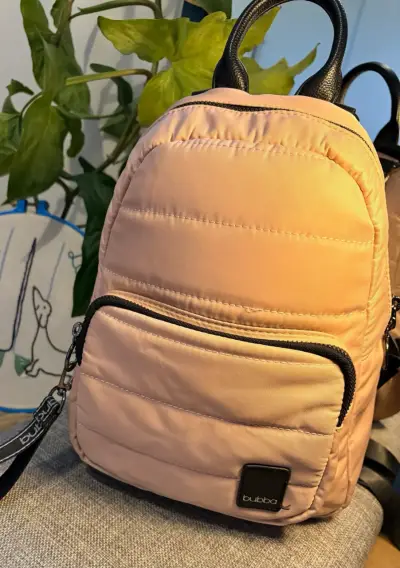 Mochila pequeña rosa Bubba con bolsillo frontal - miniatura 1