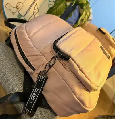 Mochila pequeña rosa Bubba con bolsillo frontal - miniatura 2