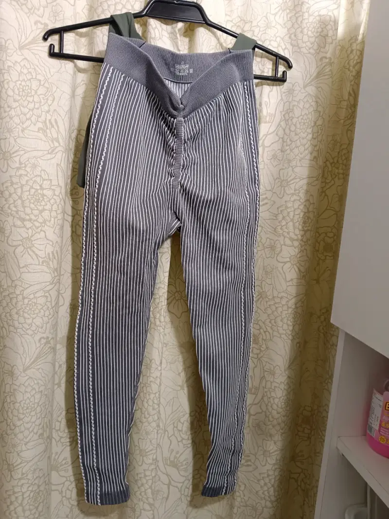 Conjunto deportivo de mujer verde,gris a rayas HyM - 3