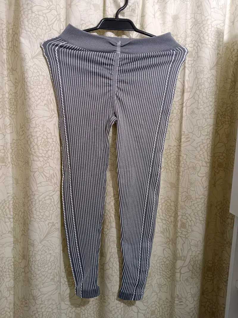 Conjunto deportivo de mujer verde,gris a rayas HyM - 4